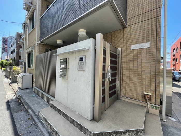 2/2 エントランス