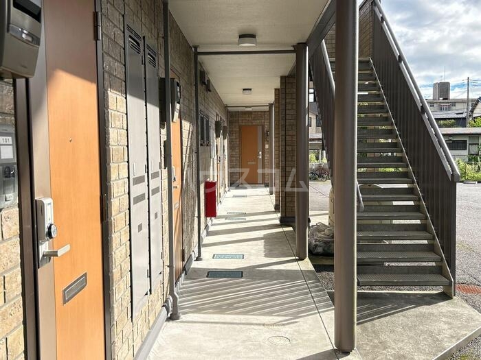 23/24 エントランス