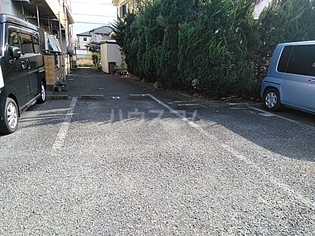 27/30 駐車場