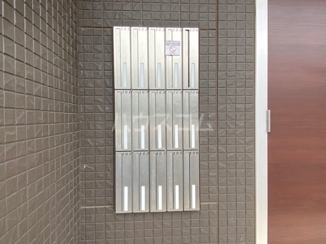 21/30 エントランス