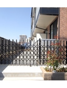 8/10 エントランス