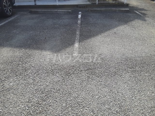 18/28 駐車場