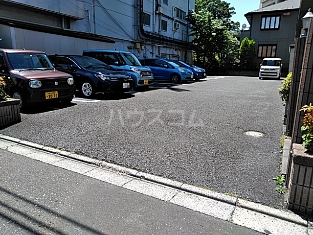 22/28 駐車場