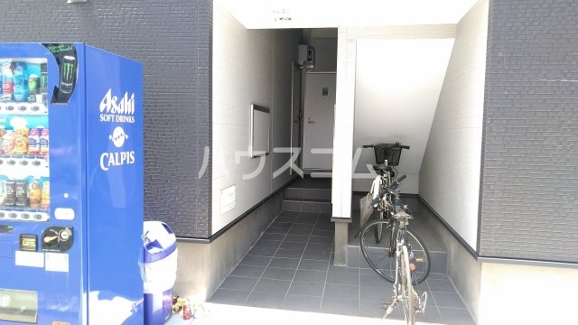 27/30 エントランス