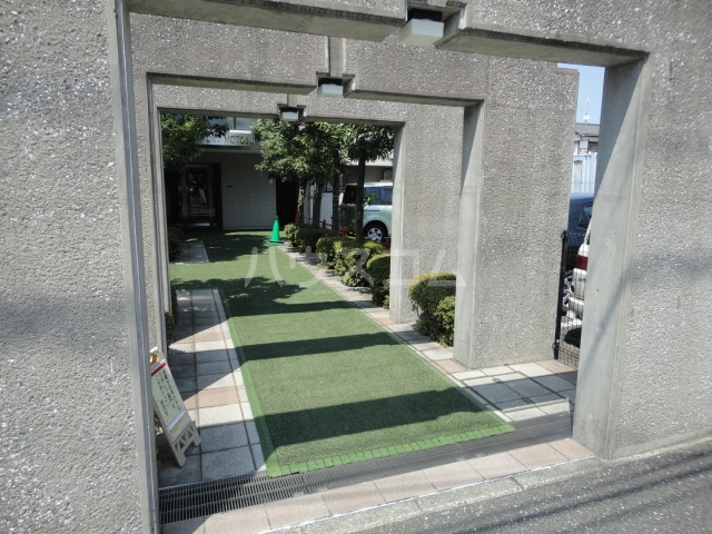 22/26 エントランス