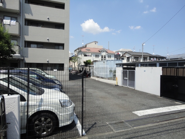 24/26 駐車場