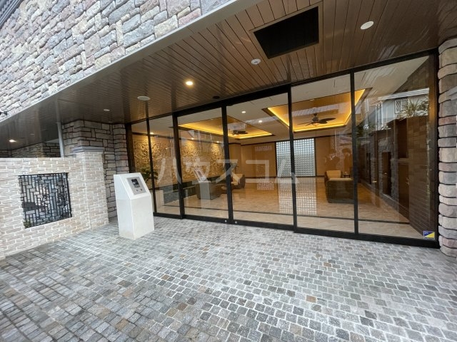 20/30 エントランス