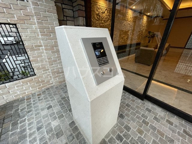 21/30 エントランス