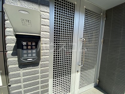 21/22 エントランス