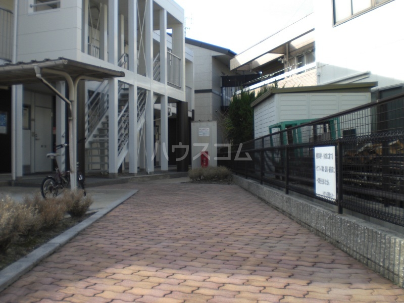 13/14 エントランス