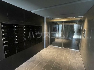 16/19 エントランス