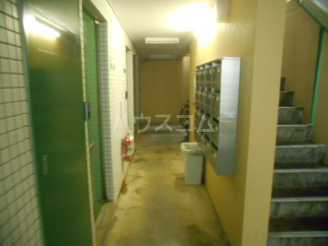 23/30 エントランス