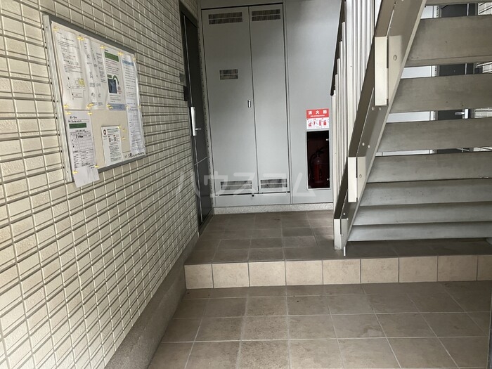 18/21 エントランス