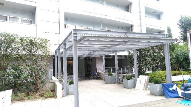 27/30 エントランス