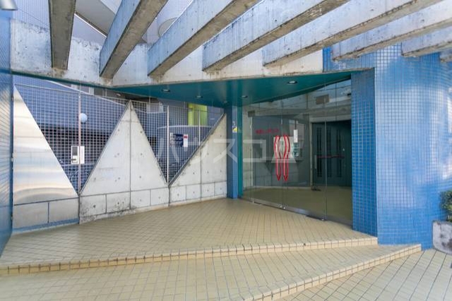 20/27 エントランス