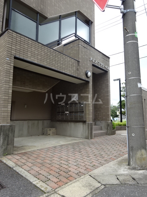 22/23 エントランス