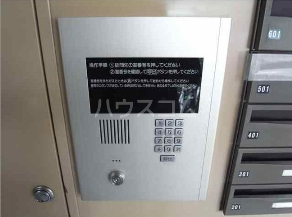 25/30 エントランス