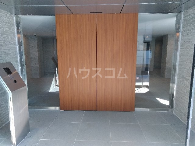 28/30 エントランス