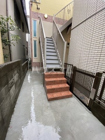 20/21 エントランス