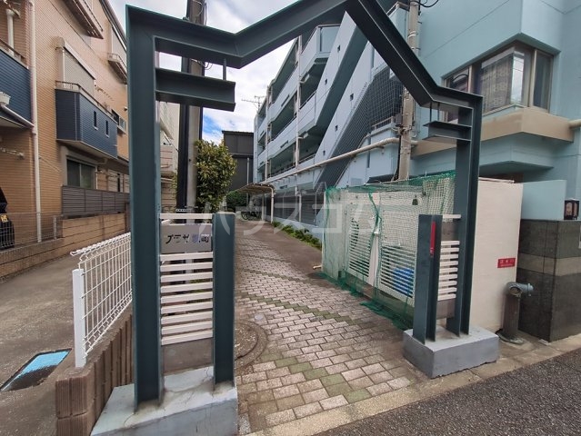 22/26 エントランス