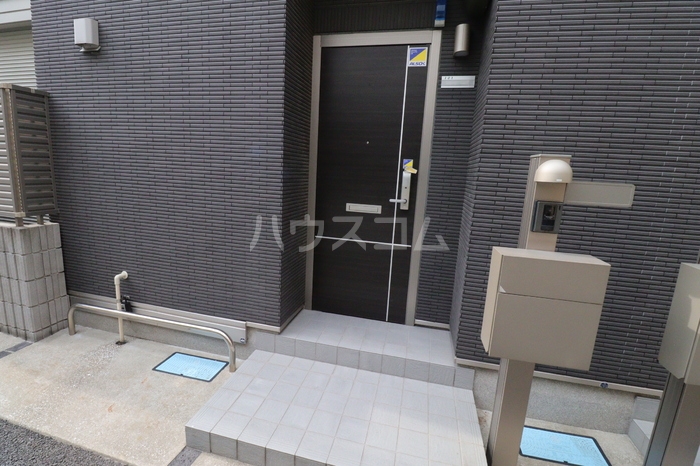 28/30 エントランス