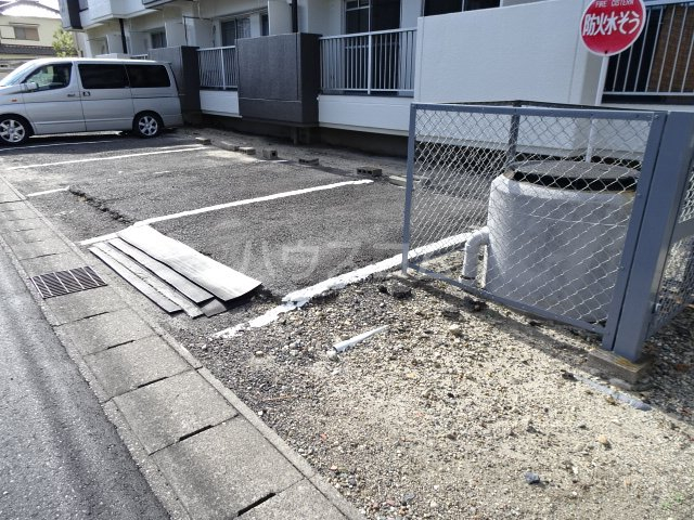 22/30 駐車場