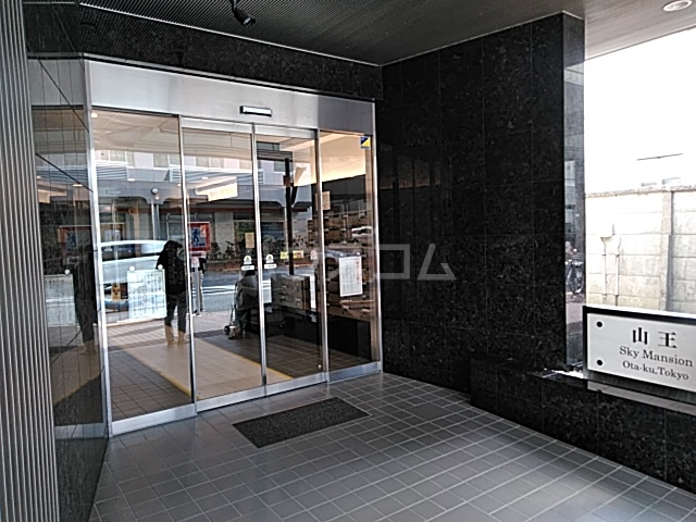 28/30 エントランス