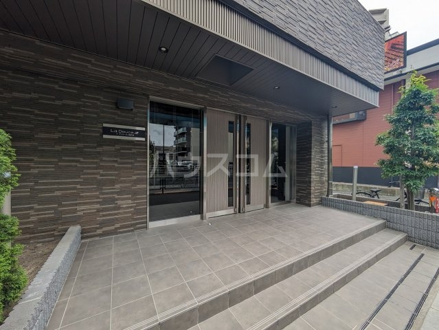 25/30 エントランス