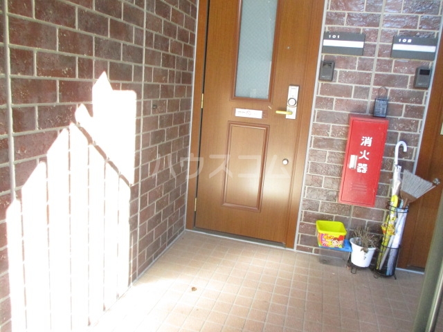 23/25 エントランス