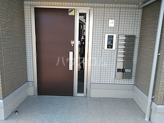 28/30 エントランス