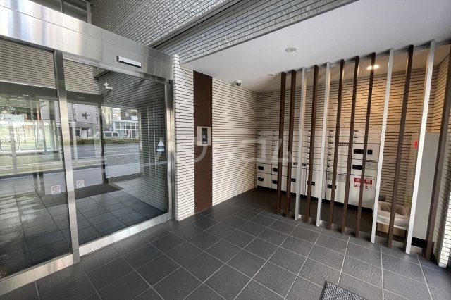 23/28 エントランス