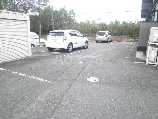 22/27 駐車場