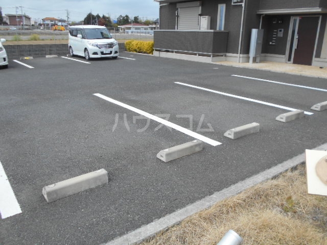 23/30 駐車場