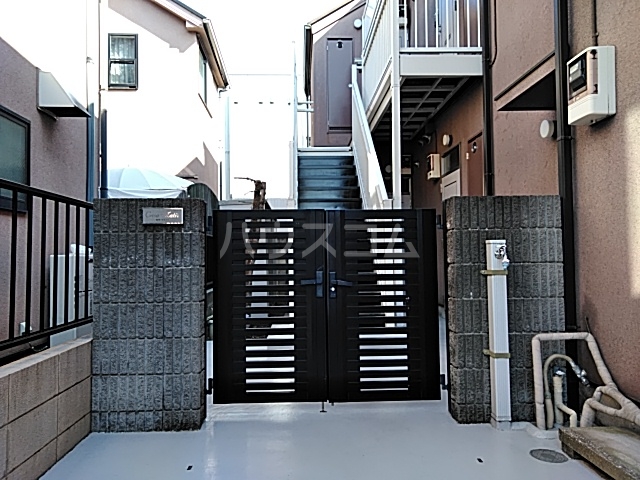 21/30 エントランス