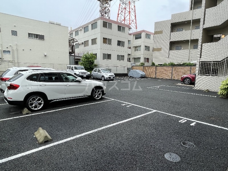 27/30 駐車場