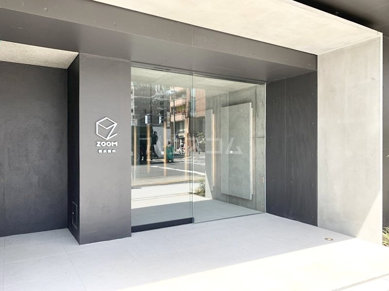 23/30 エントランス