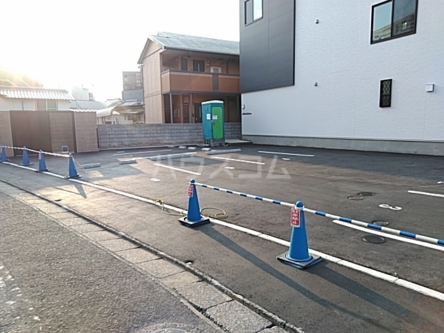 27/30 駐車場
