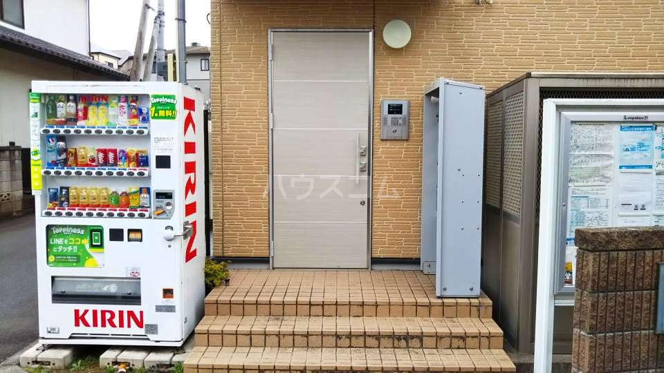 16/17 エントランス