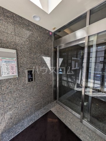 27/30 エントランス