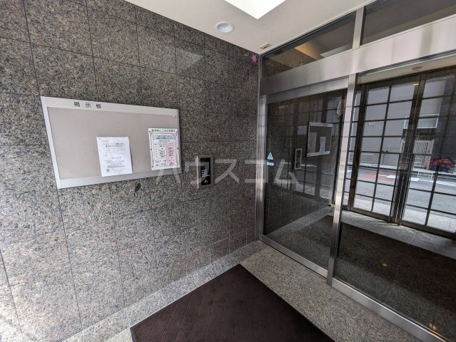 28/30 エントランス