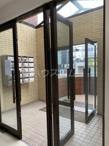 24/30 エントランス