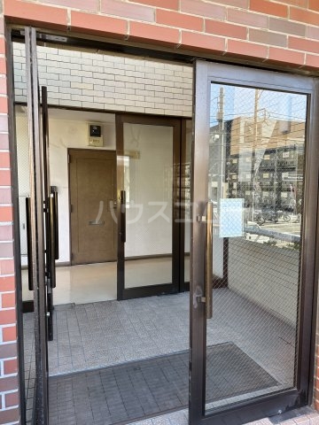 18/27 エントランス