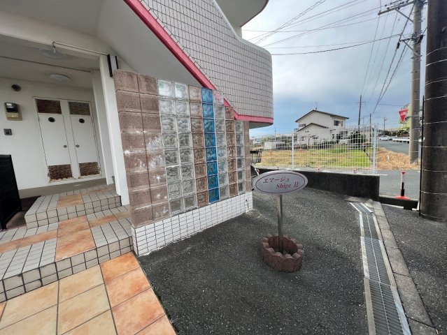 16/23 エントランス