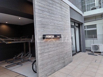 27/30 エントランス