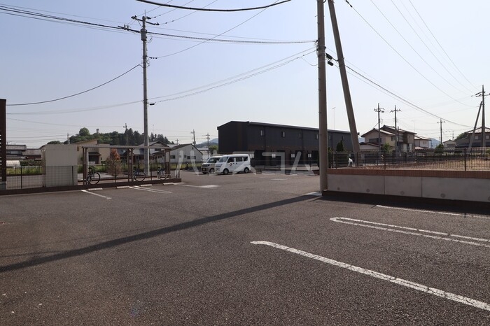 2/5 駐車場