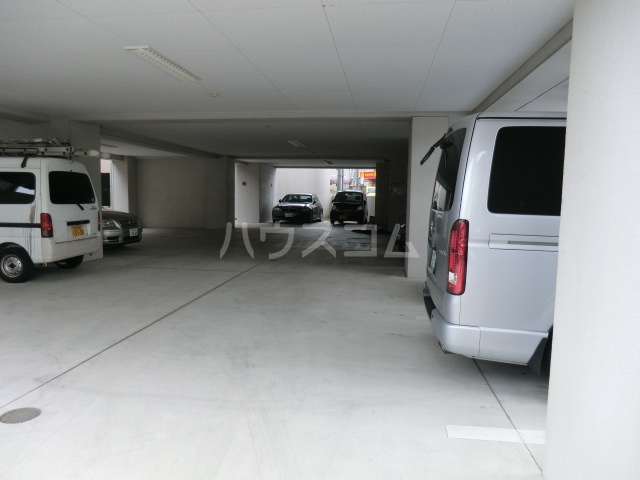 23/30 駐車場