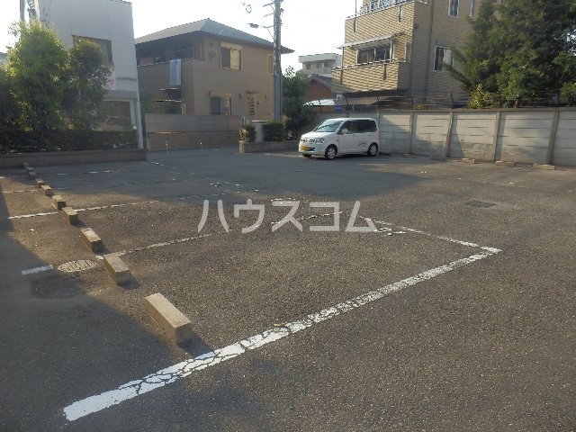 2/5 駐車場