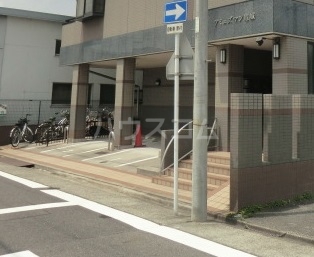 25/30 エントランス