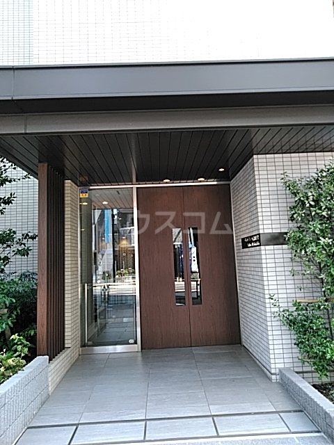 27/30 エントランス