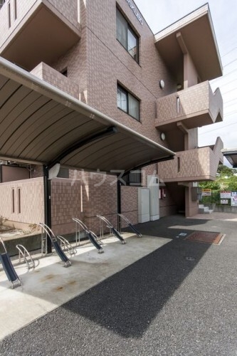 18/21 エントランス